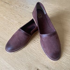 FRYE Milly A-line slip on shoe Eggplant 9M New